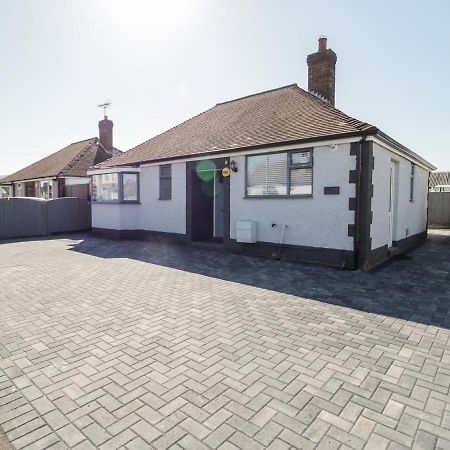 Вилла Seaside Retreat Престатин Экстерьер фото