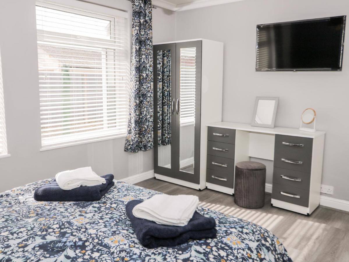 Вилла Seaside Retreat Престатин Экстерьер фото