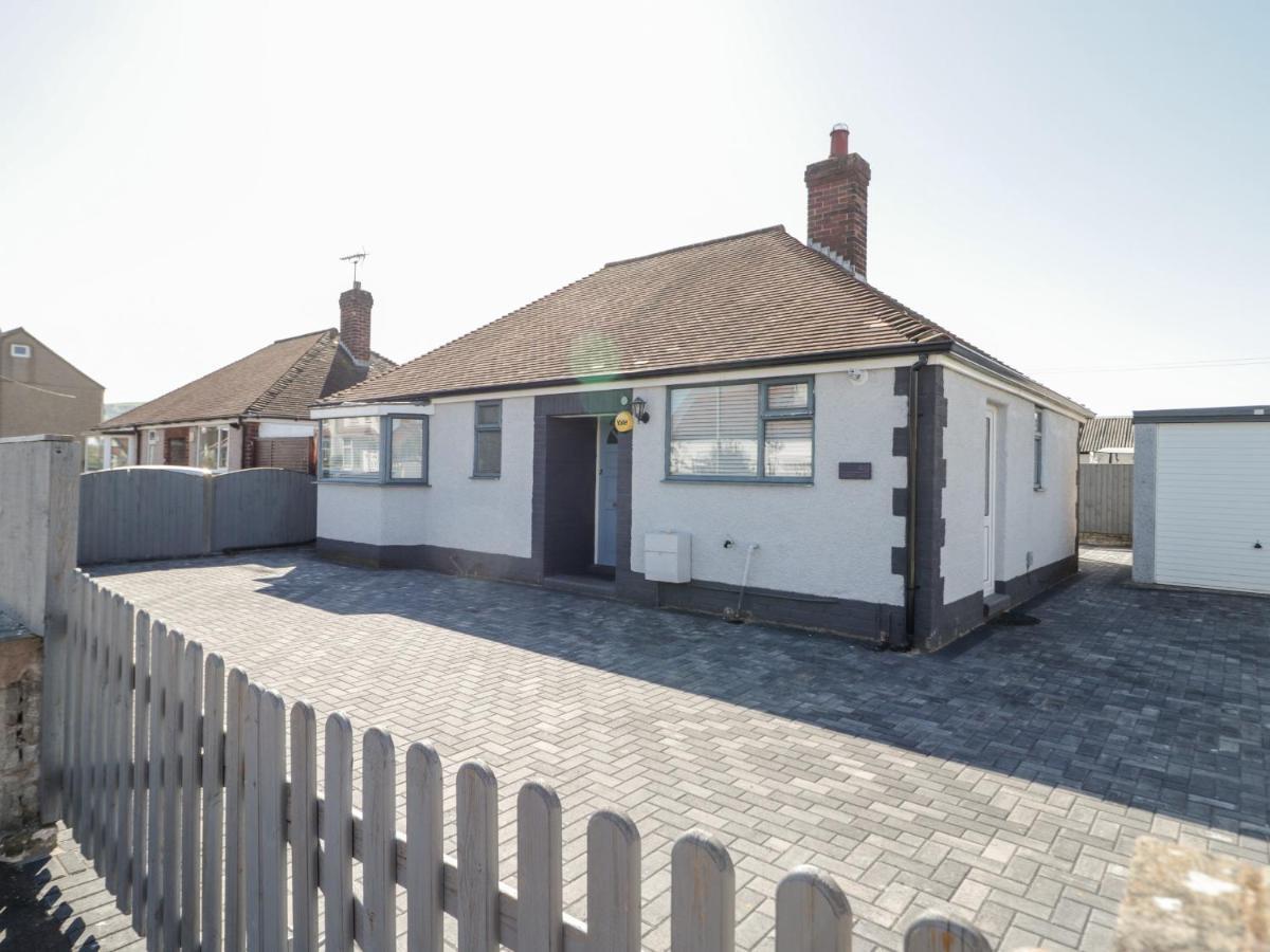 Вилла Seaside Retreat Престатин Экстерьер фото